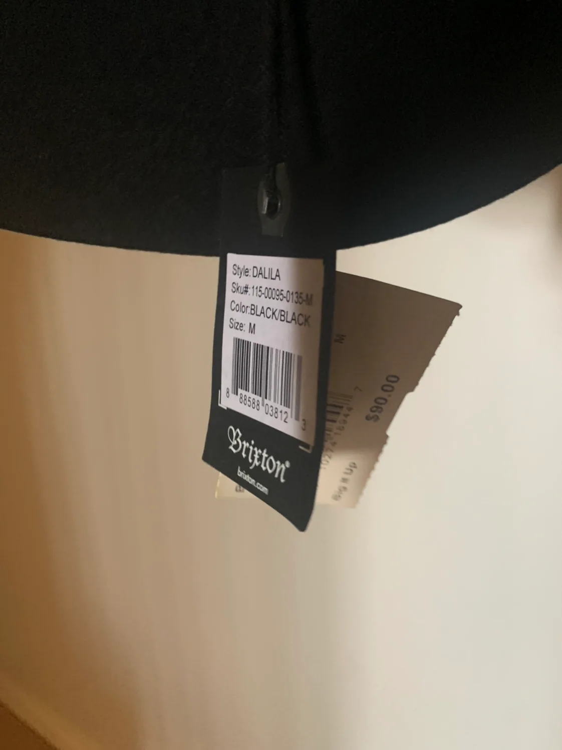 Women’s hat BNWT image indicator(3)