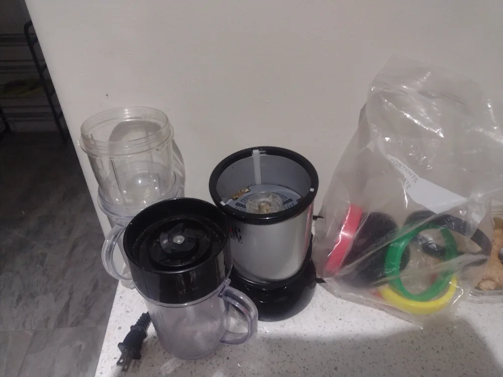 Move out sale: Magic Bullet Blender image indicator(2)