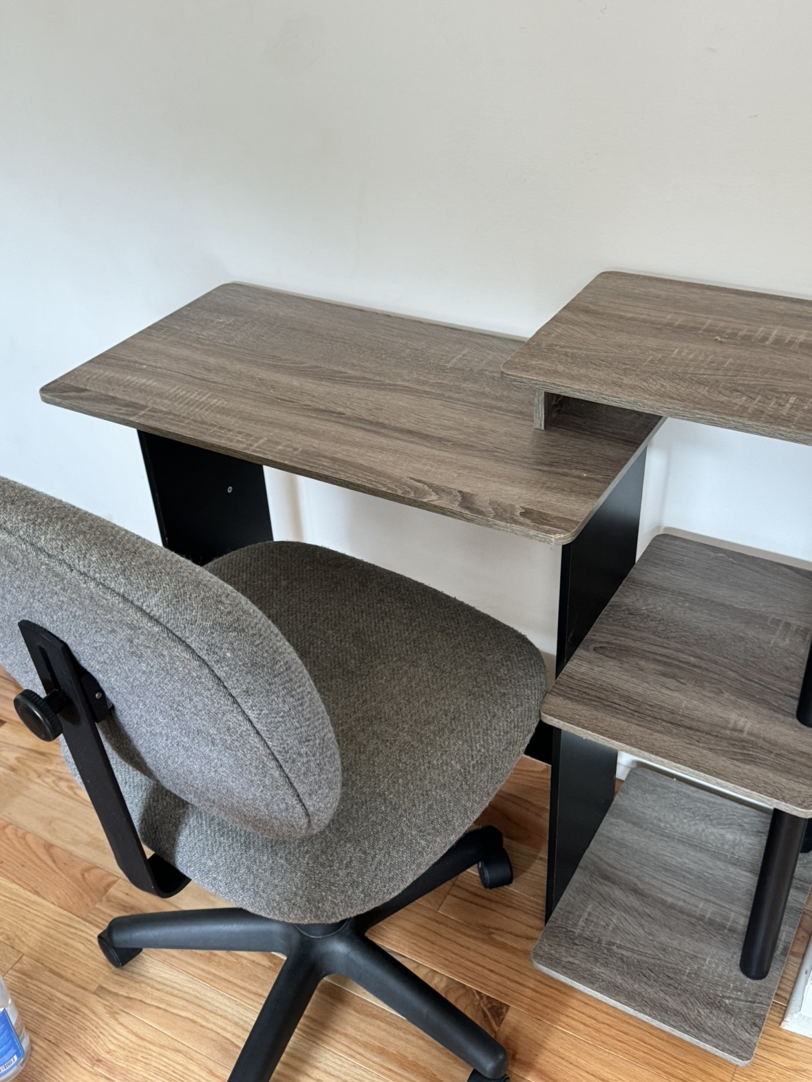 Small Desk + chair - photo 3