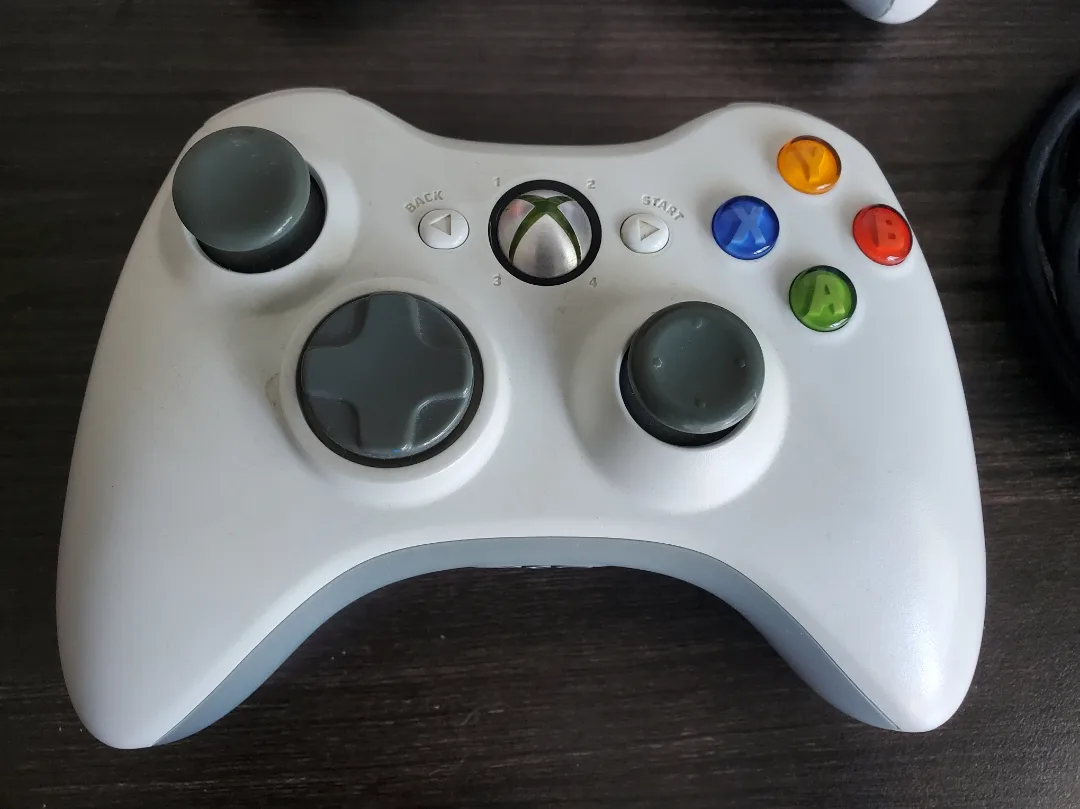 Xbox 360 Wireless Controllers & Receiver image indicator(2)