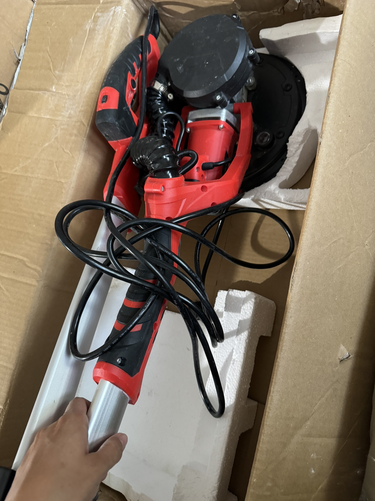 New drywall sander with LED light - photo 4