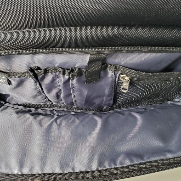 SwissGear Rolling Carry-On Suitcase image indicator(5)