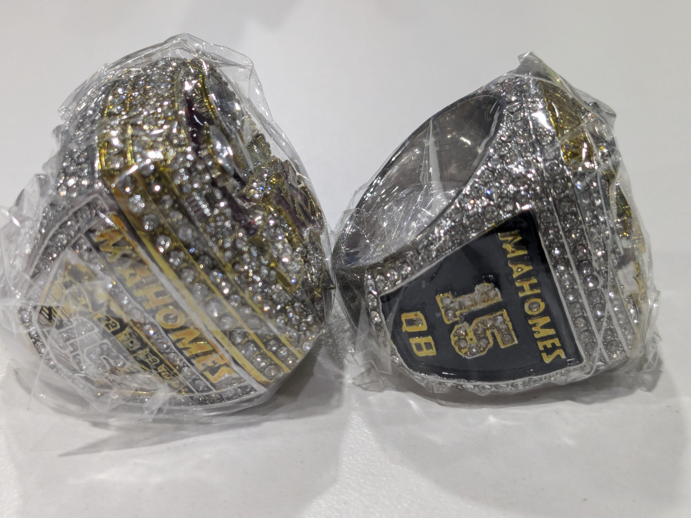 KC Chiefs Superbowl rings - photo 2