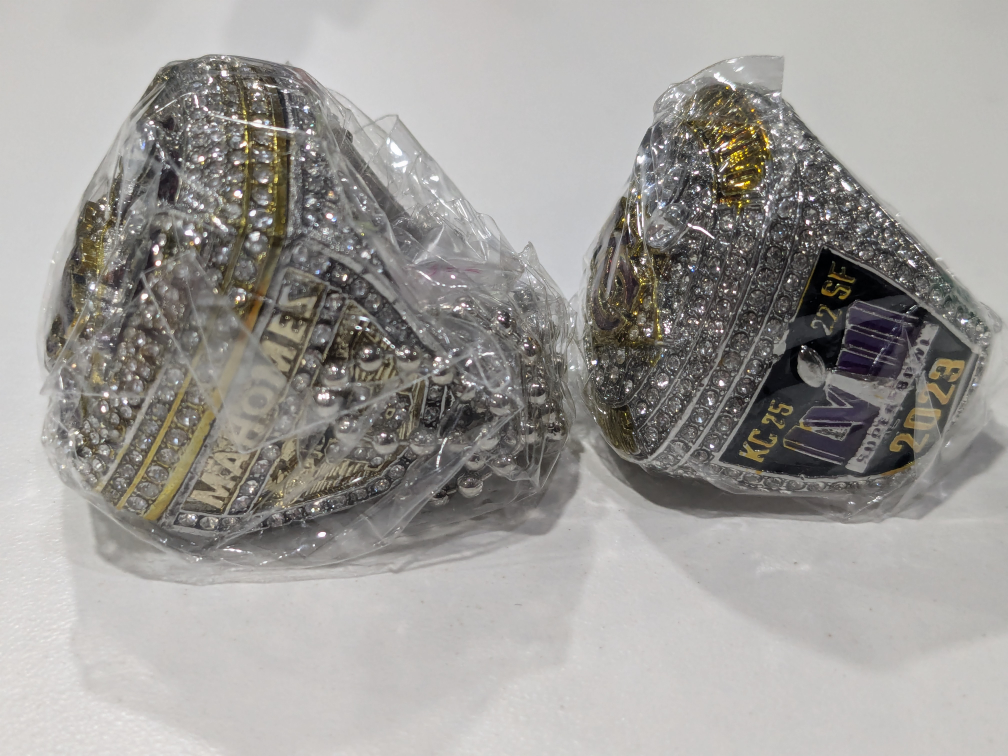 KC Chiefs Superbowl rings - photo 3