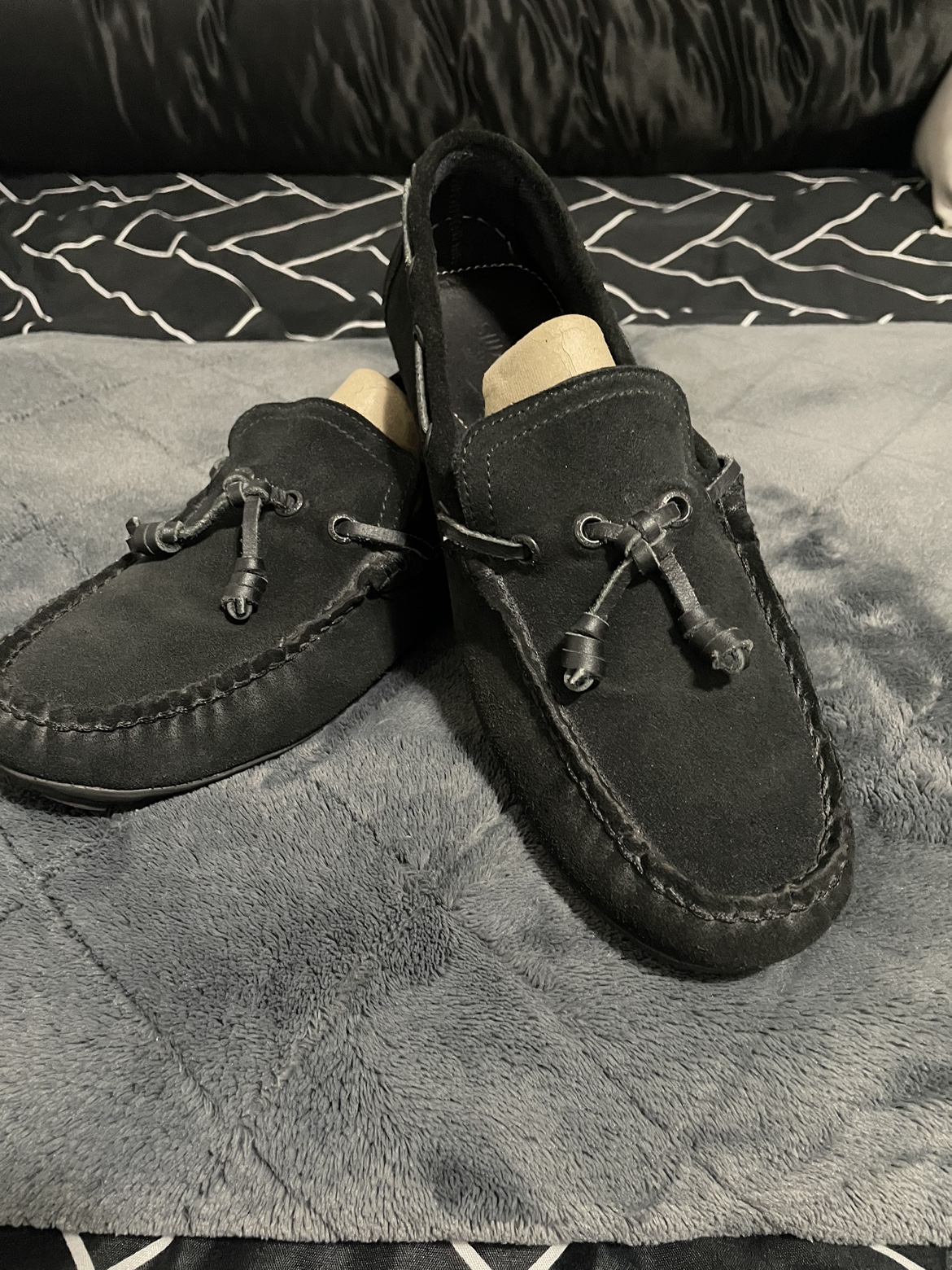 Black leather shoes (M7/W8.5)