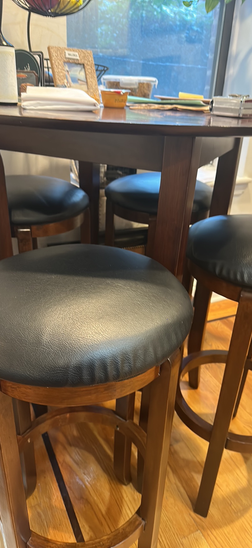 Round Table and 4 Stools - photo 2