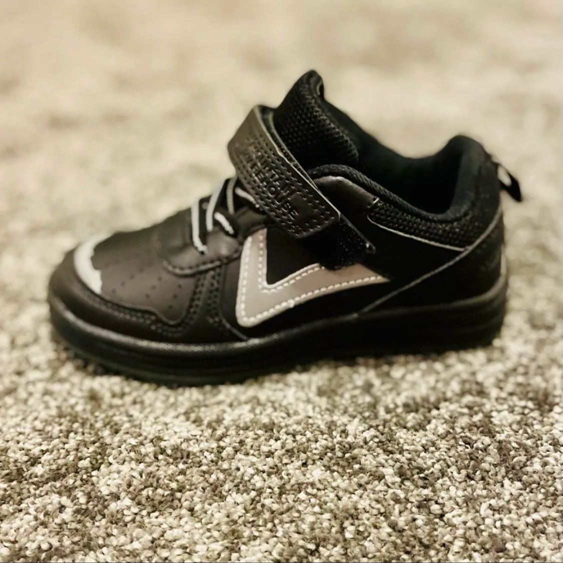 Mountain Warehouse Boys Black Sneakers Size 10 image indicator(4)