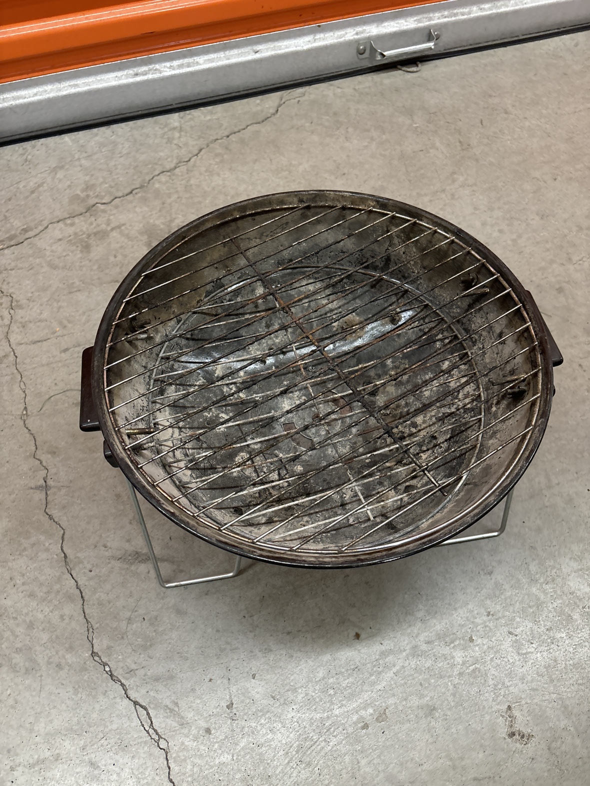Small Charcoal BBQ Grill - photo 2