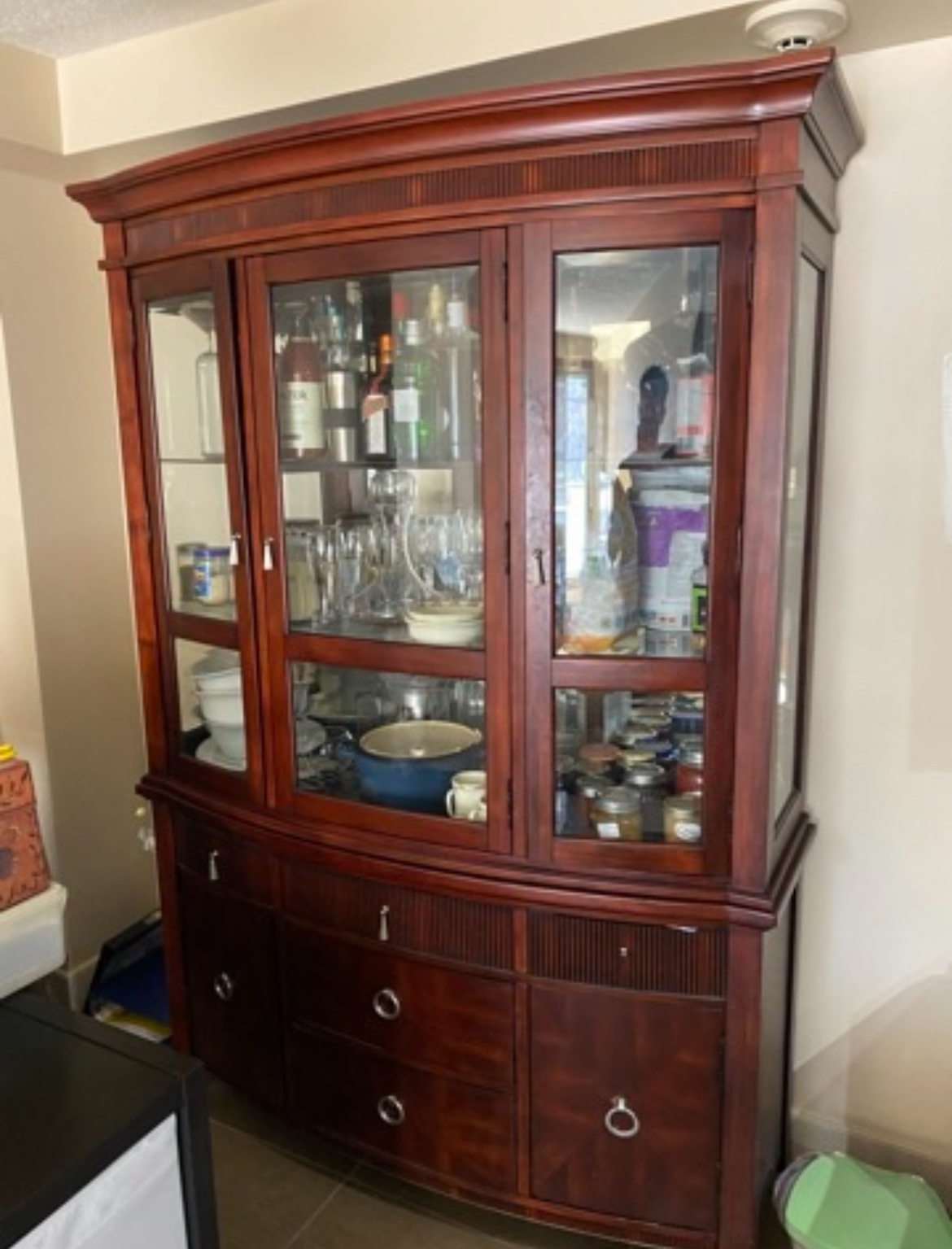 China Cabinet / Hutch