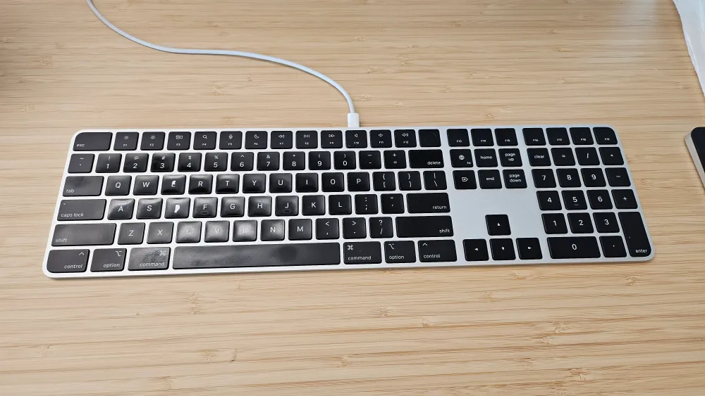 Apple Wireless Magic Keyboard thumbnail