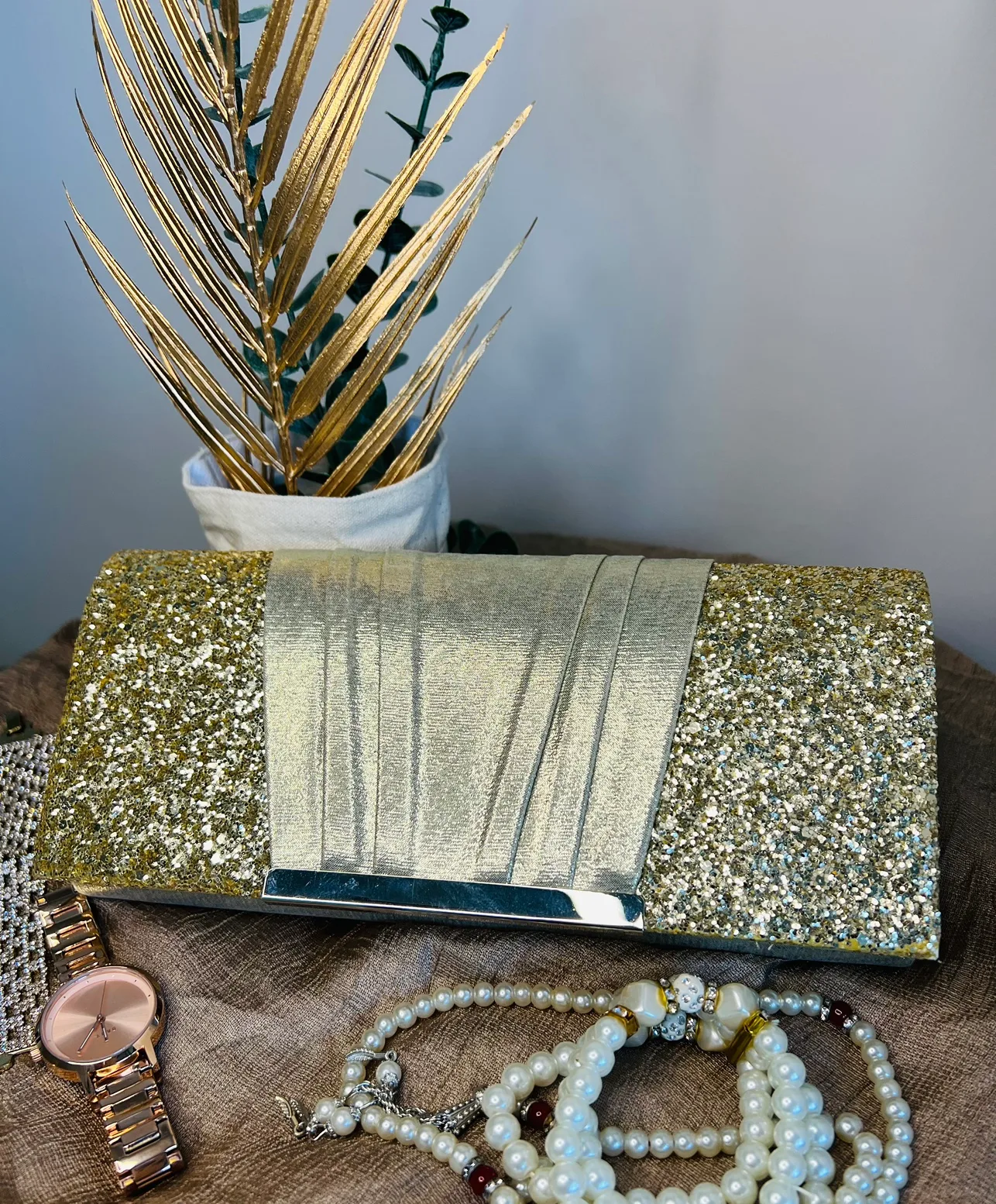 Gold Clutch thumbnail