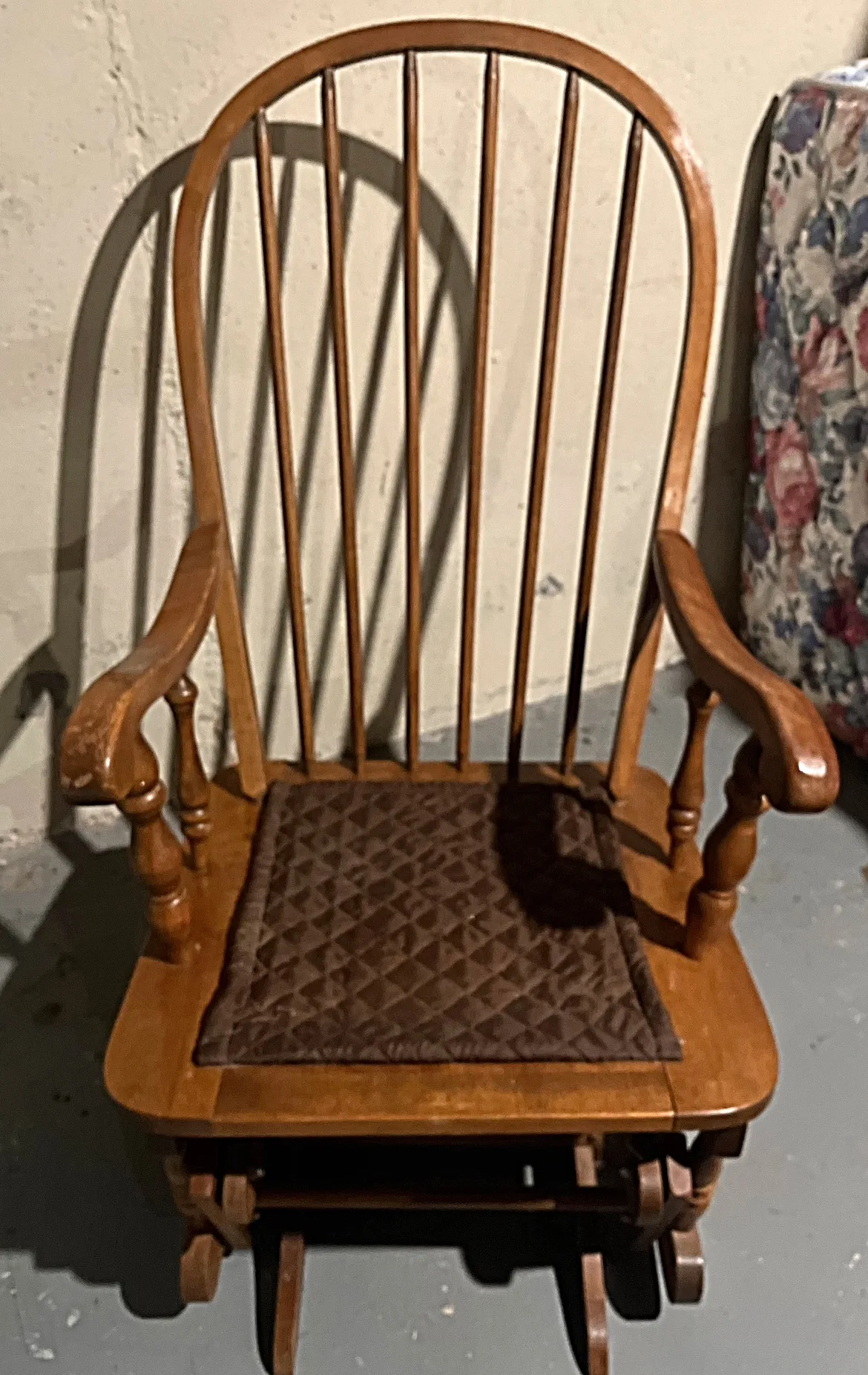 Wooden Glider Rocker image indicator(2)