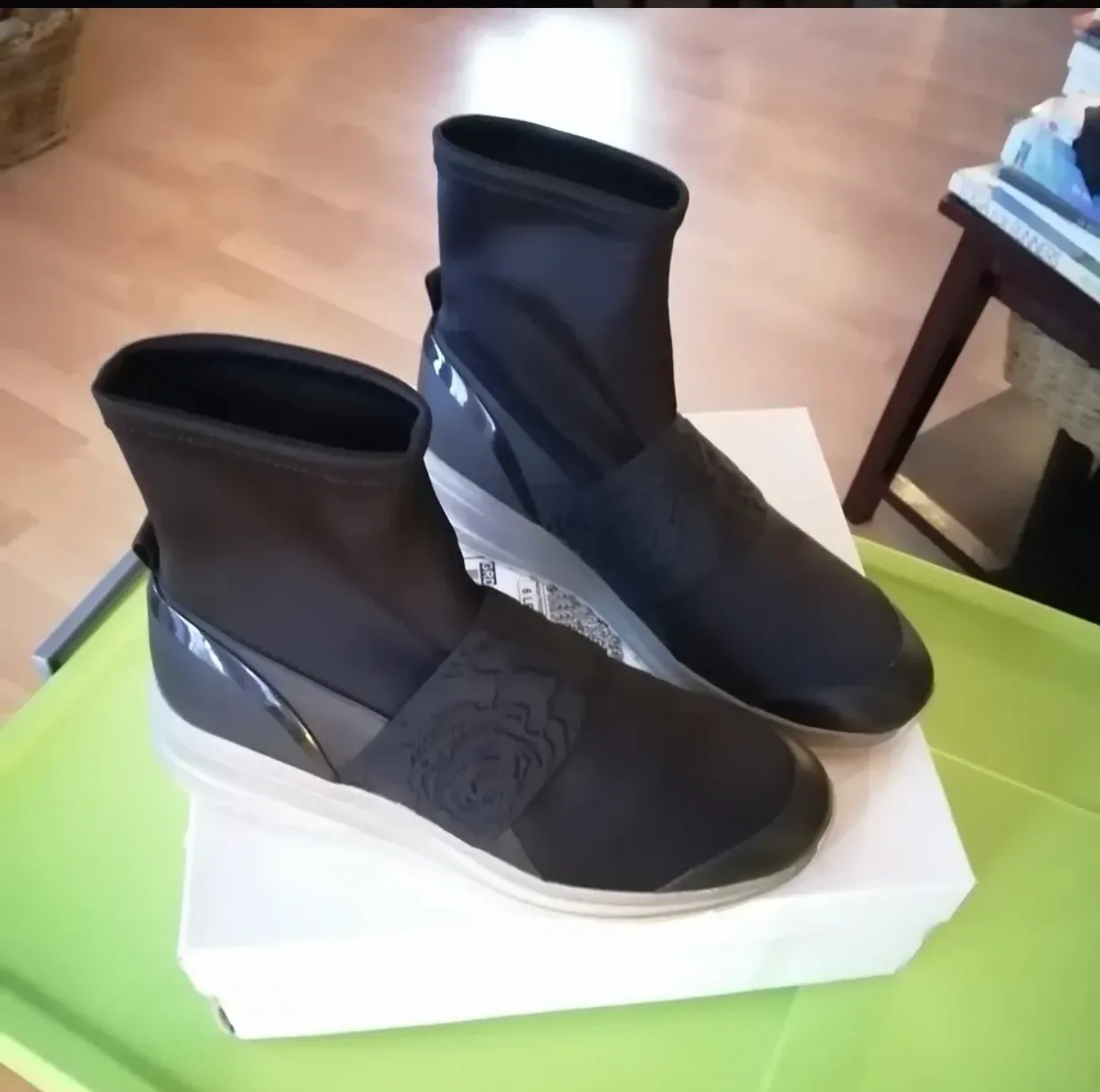 New Taryn Rose nylon booties Sz.9 image indicator(2)