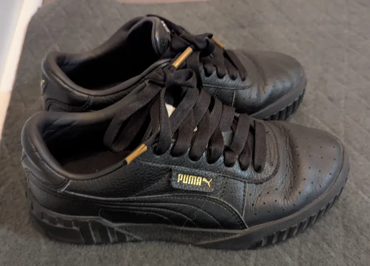 Puma Women's Black Leather Sneakers - Size 7 thumbnail
