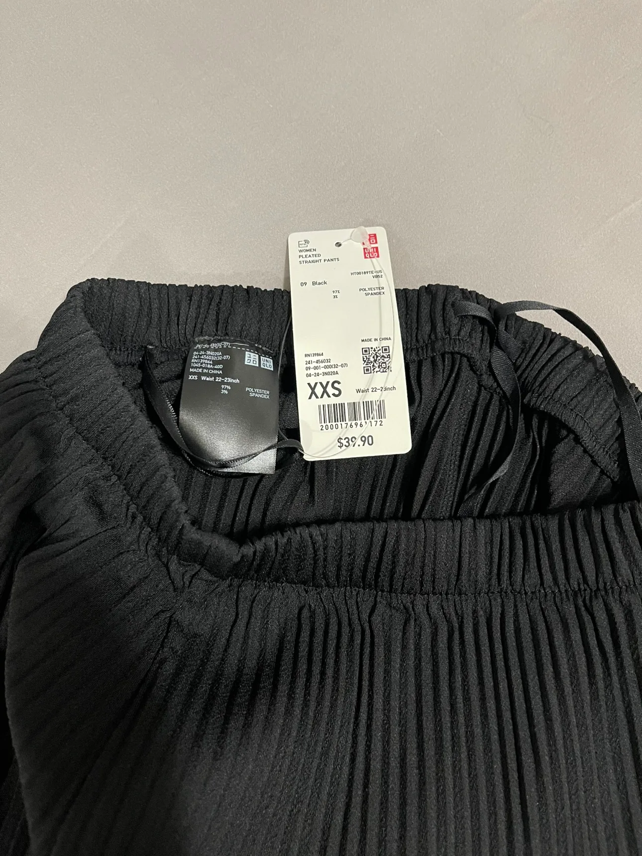 Uniqlo Pleated Pants image indicator(2)