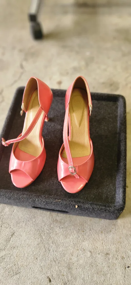 very nice heel sandles