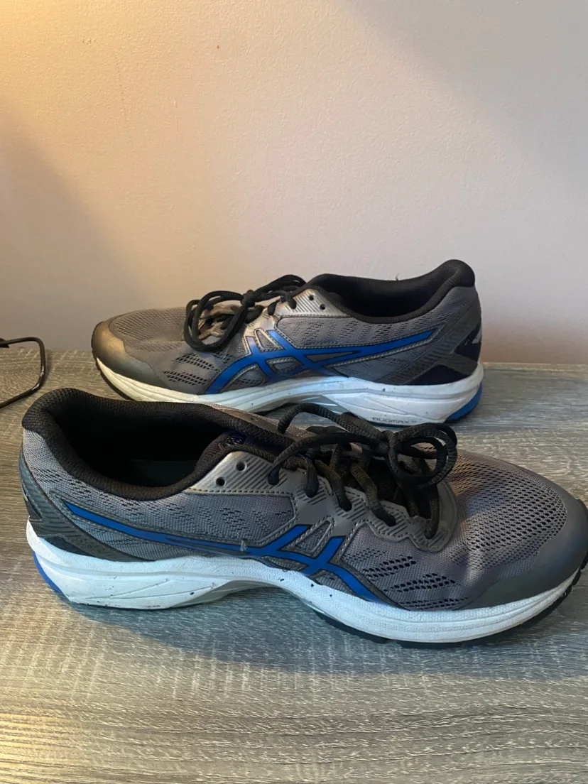 Asics Running Shoes thumbnail