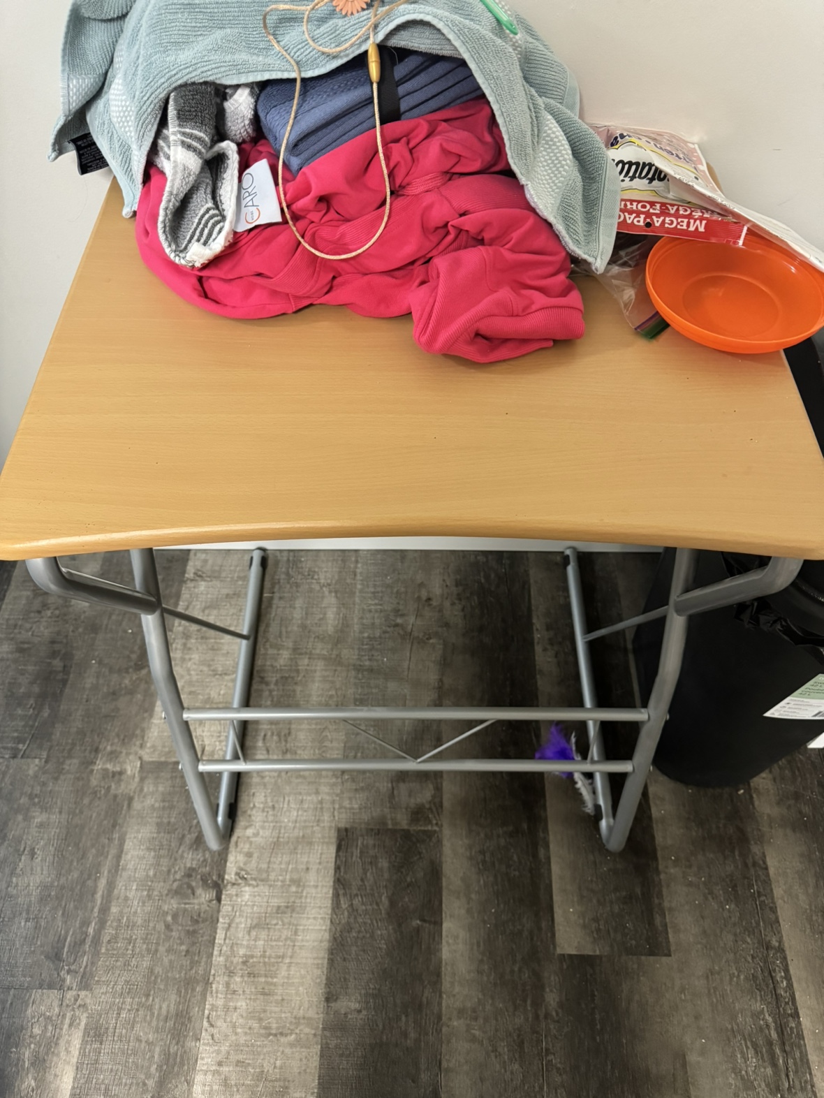 Small TV Table - photo 2