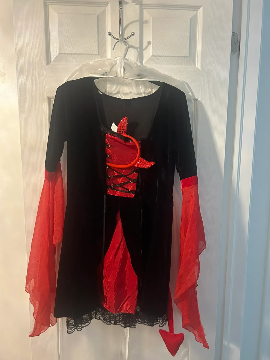 Adult Halloween costumes image indicator(5)