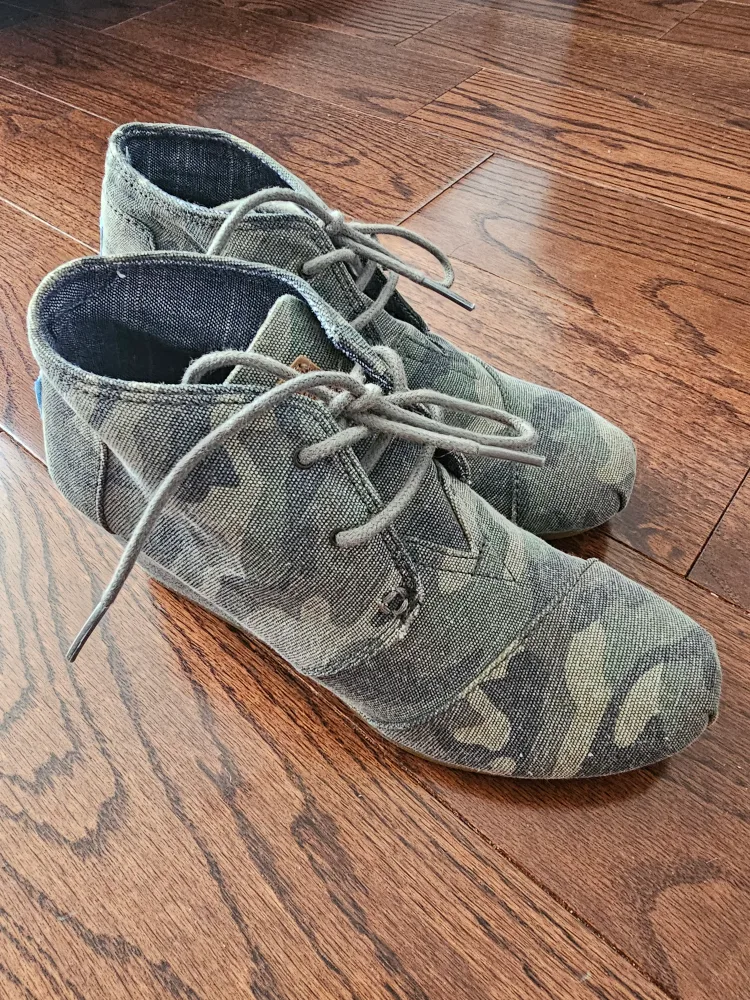 TOMS Women's Camo Wedge Booties image indicator(2)