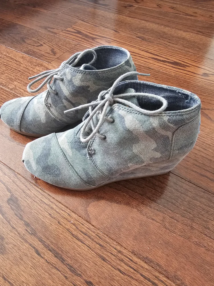 TOMS Women's Camo Wedge Booties image indicator(3)