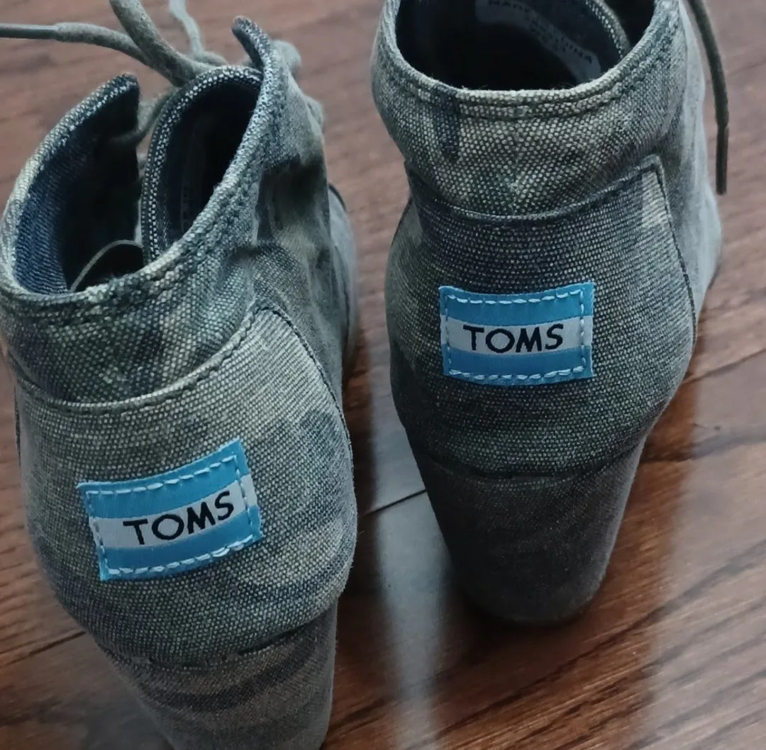 TOMS Women's Camo Wedge Booties image indicator(4)
