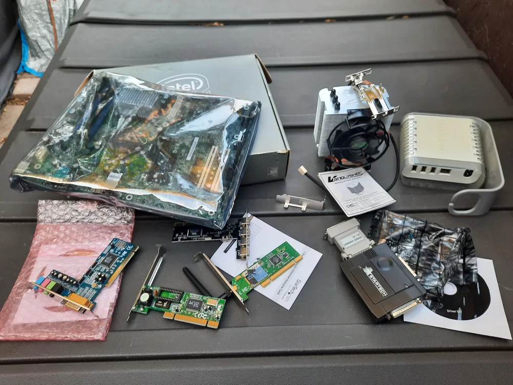misc computer parts / pci cards/ fan / heatsink thumbnail