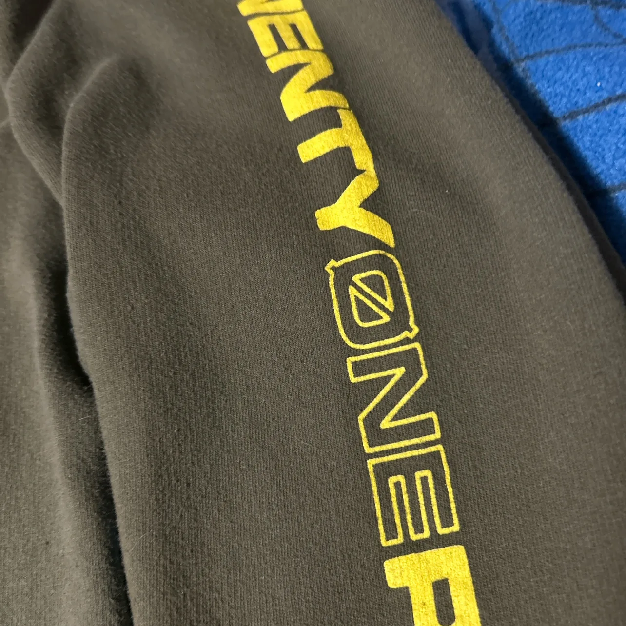 21 Pilots Band Tour Sweater 2019 image indicator(4)