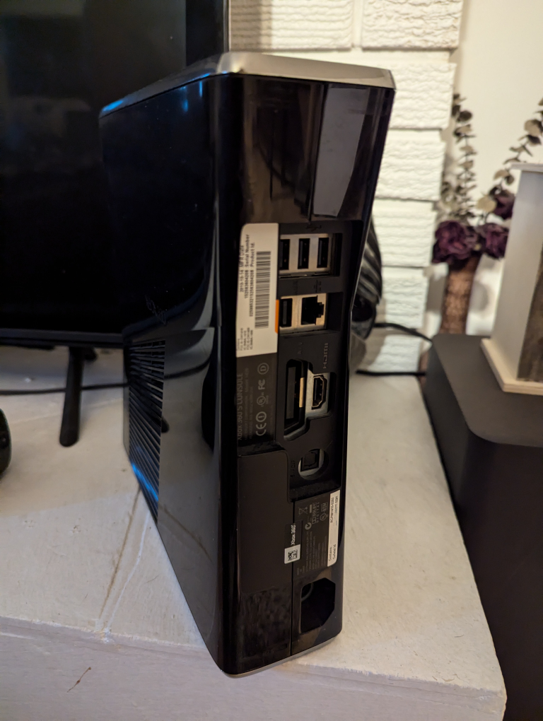 Xbox 360 Console with Games and Controller - photo 4