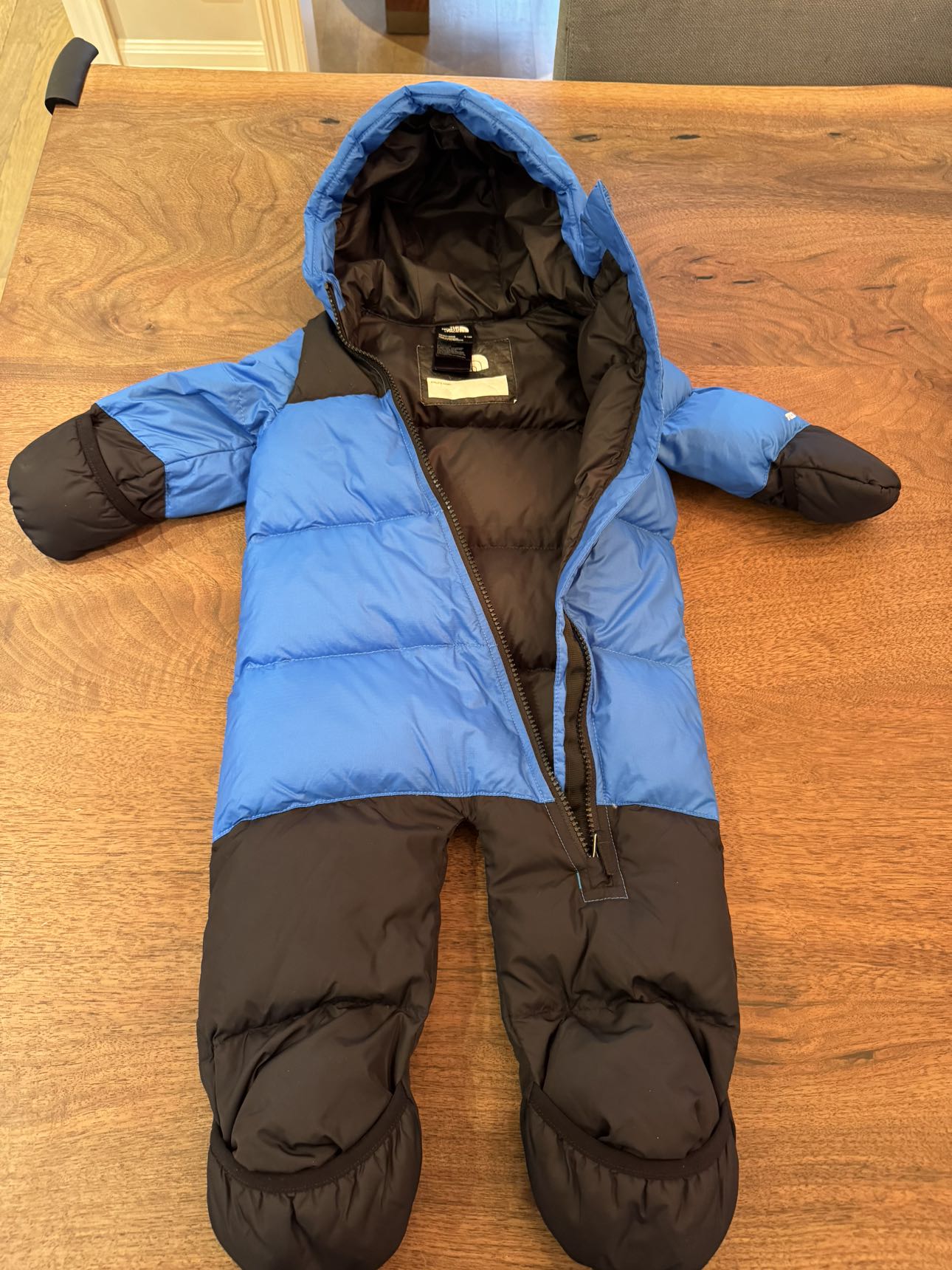 North Face baby snowsuit 6m-12m - photo 2