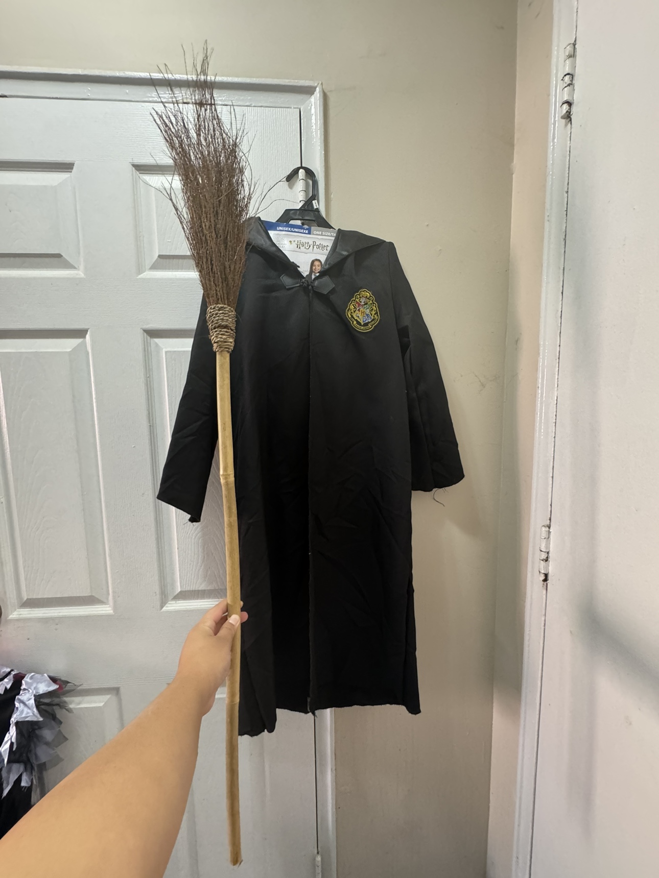 Harry Potter Robe Costume with BROOM - One Size - photo 2