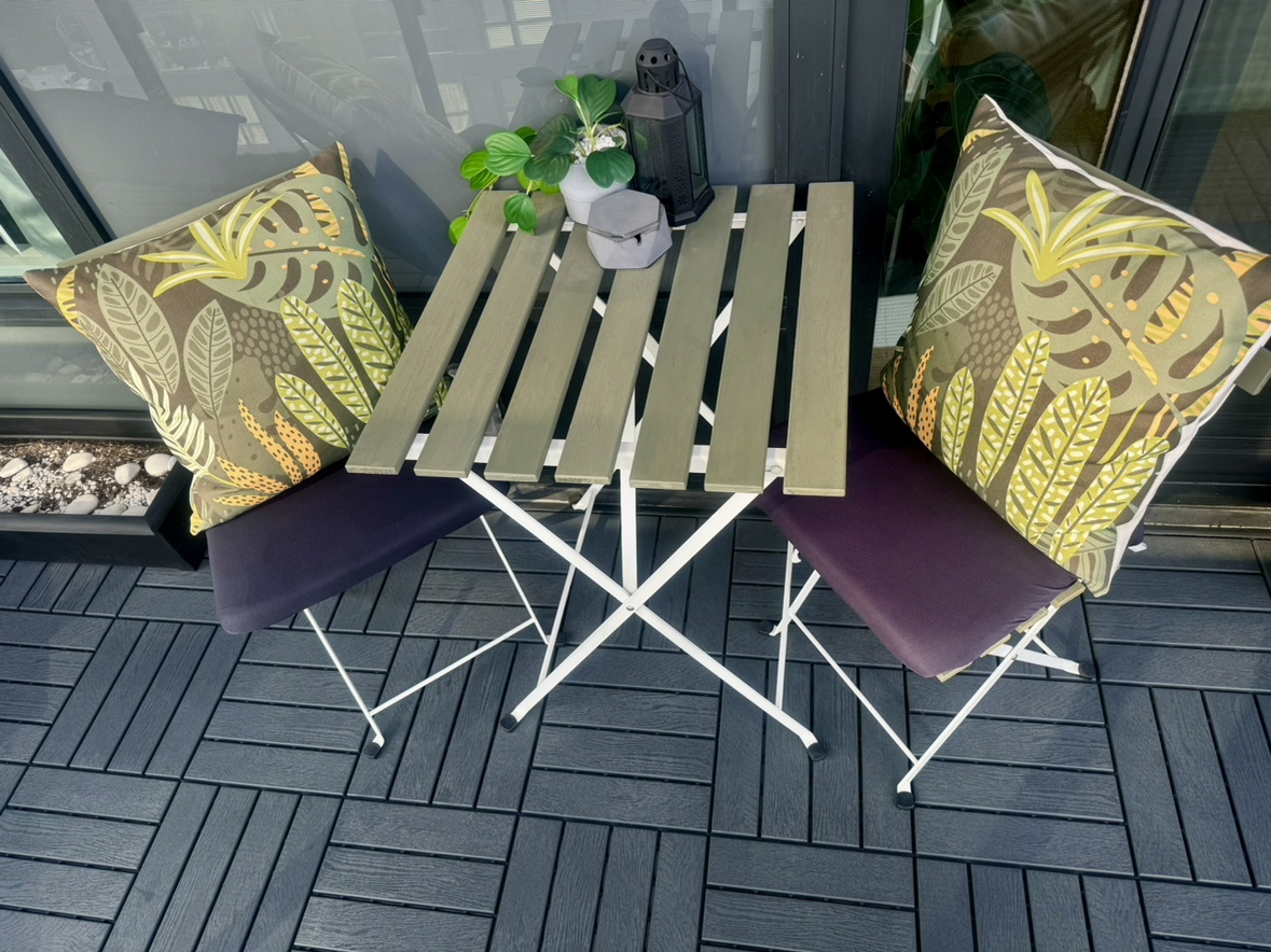 Full balcony patio table set