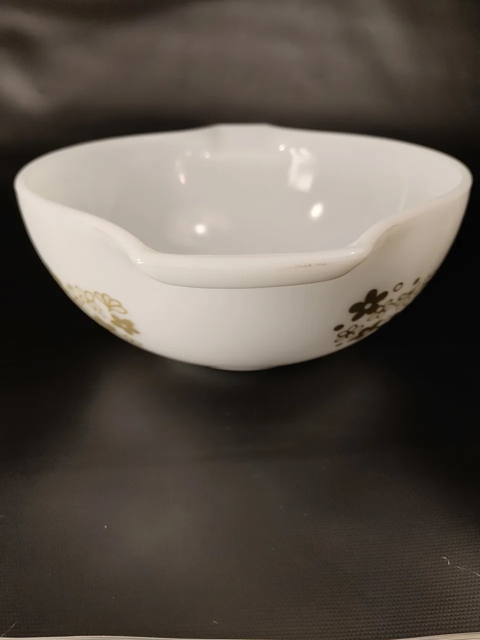 Pyrex Mixing Bowl with Handles, 1.5 Litre, Vintage, Flowers image indicator(7)