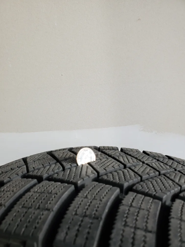 Pirelli Ice Zero 205/60 R18 winter tires on steel rims image indicator(4)