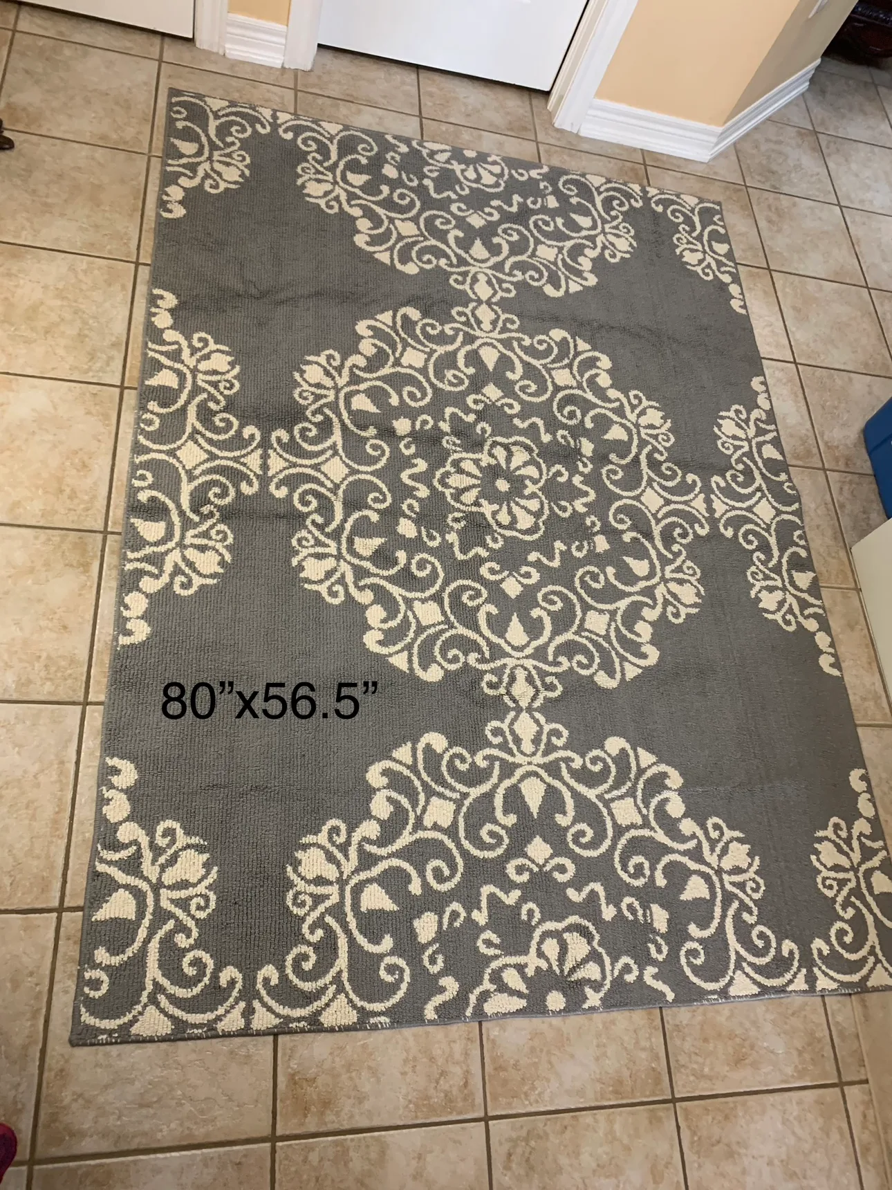 Carpet/Area rugs like new,washed and clean, yoga mats image indicator(2)
