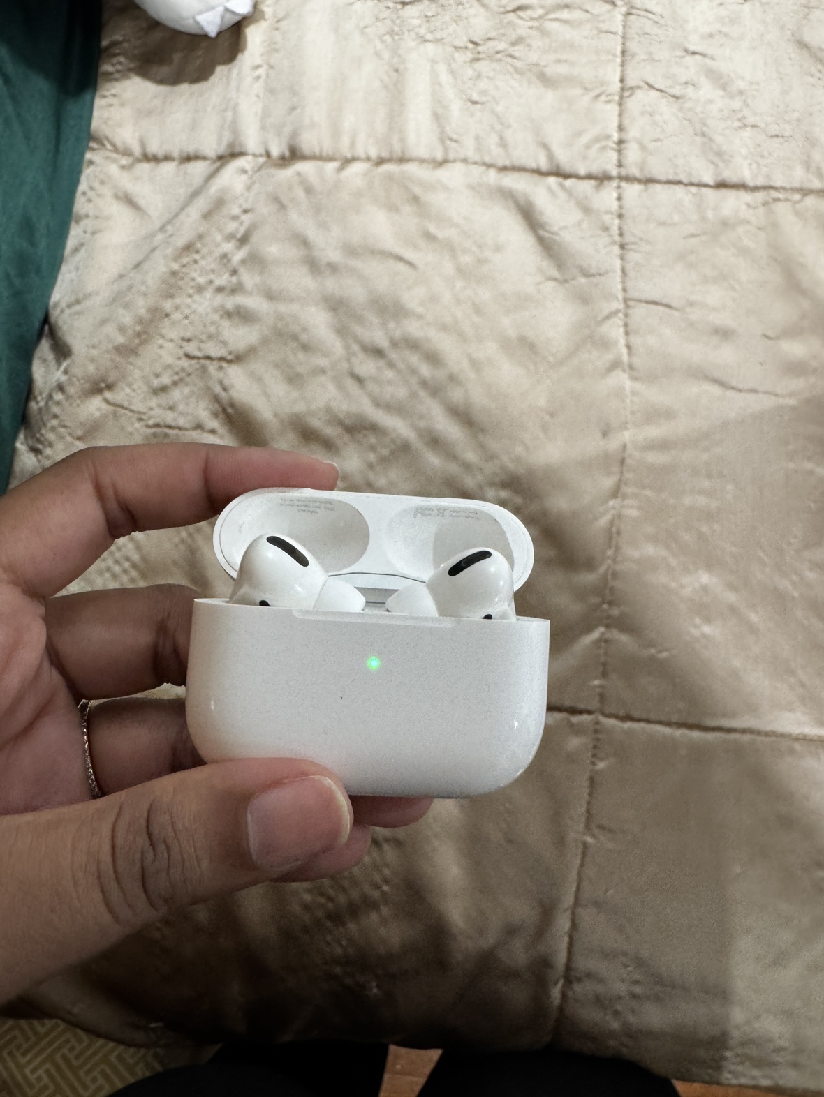 AirPods Pro 1st Gen - photo 2