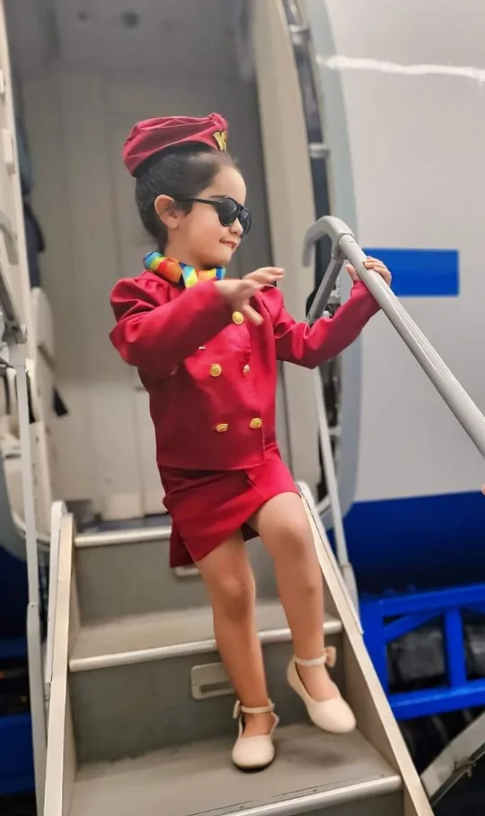 Kids Flight Attendant Costume halloween like new thumbnail