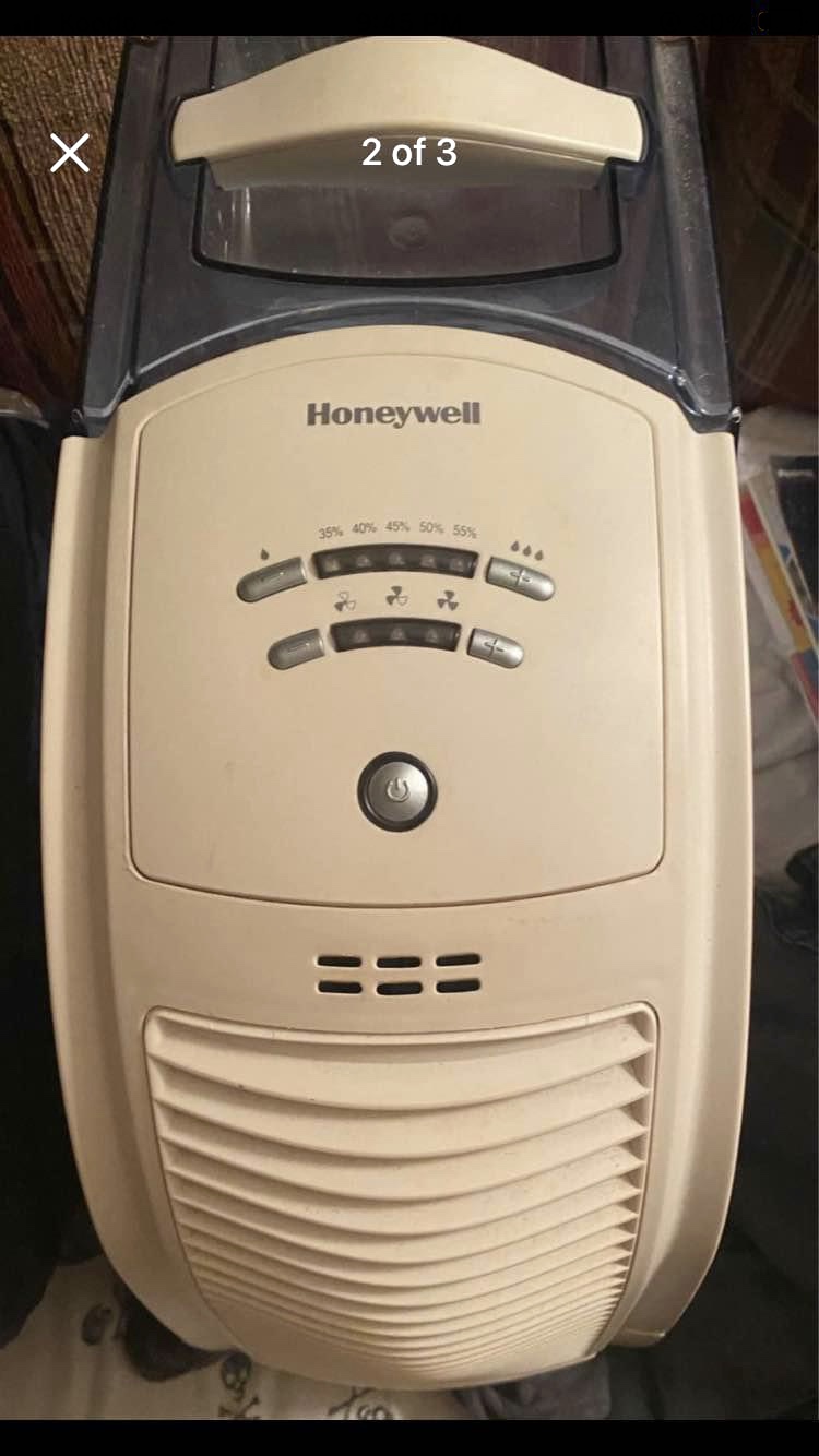 Honeywell QuietCare 3.0 Gallon Cool Moisture Humidifier - photo 2