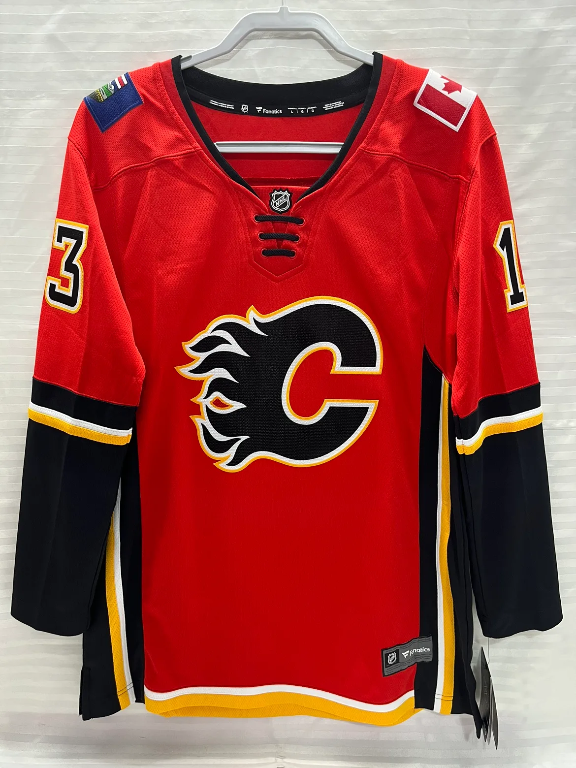 Calgary Flames Gaudreau Hockey Jersey Large Women thumbnail