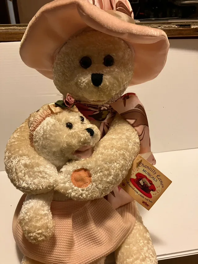 Chantilly Lane Musical Bear image indicator(2)