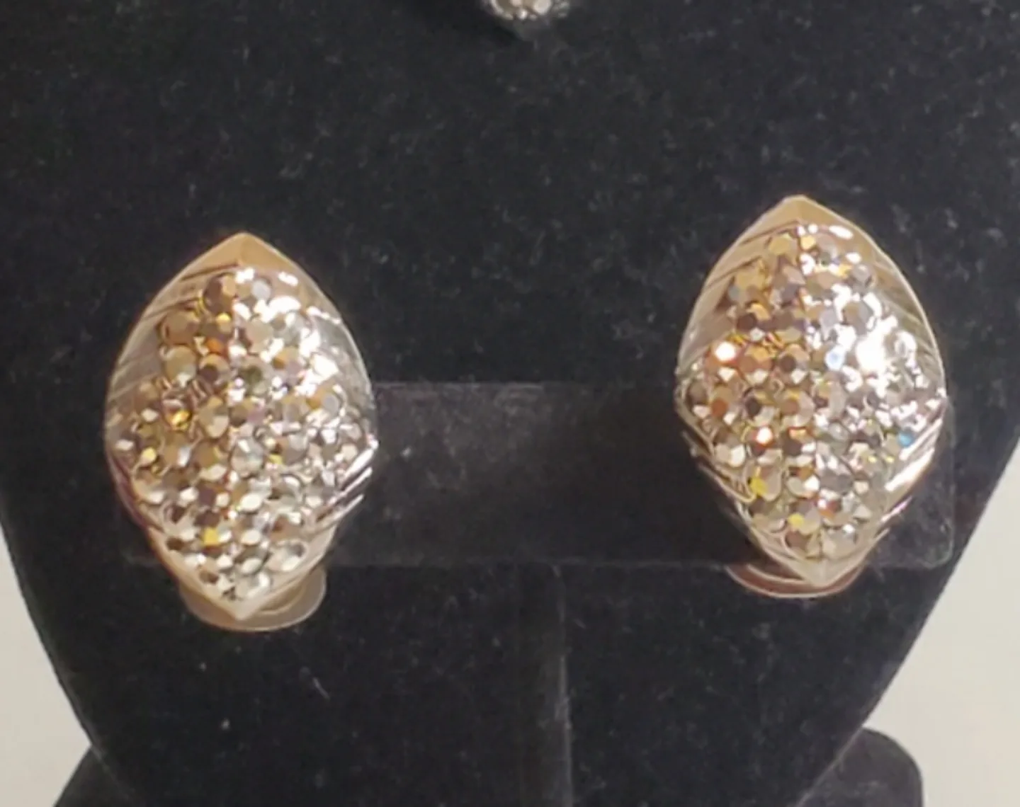 Silver Tone Rhinestone Necklace and Earrings Set image indicator(3)