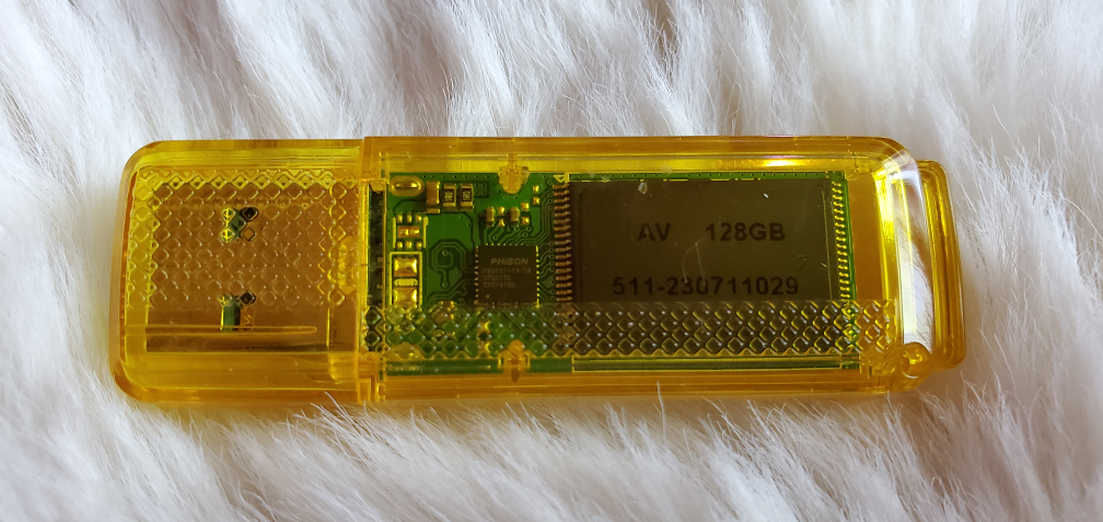 128GB Yellow Micro Center USB Flash Drive - photo 2