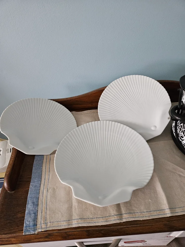 Set of 3 White Shell Plates image indicator(4)