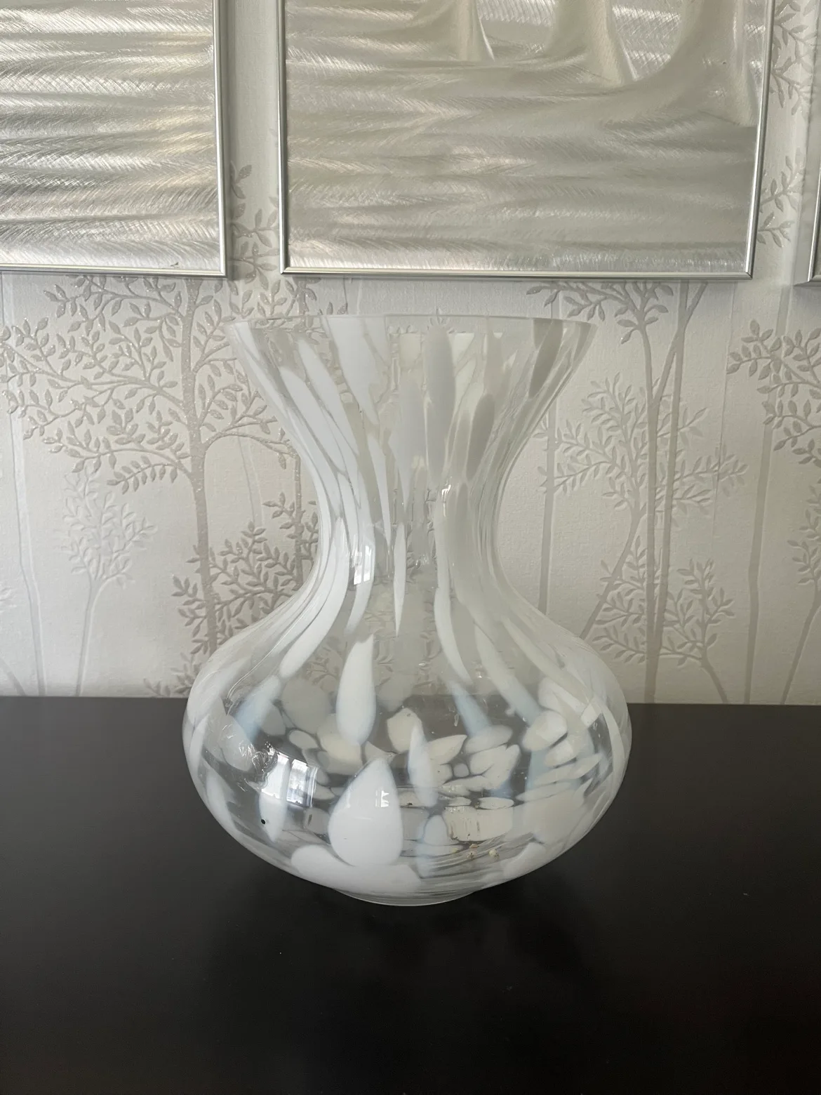 White Glass Vase image indicator(2)