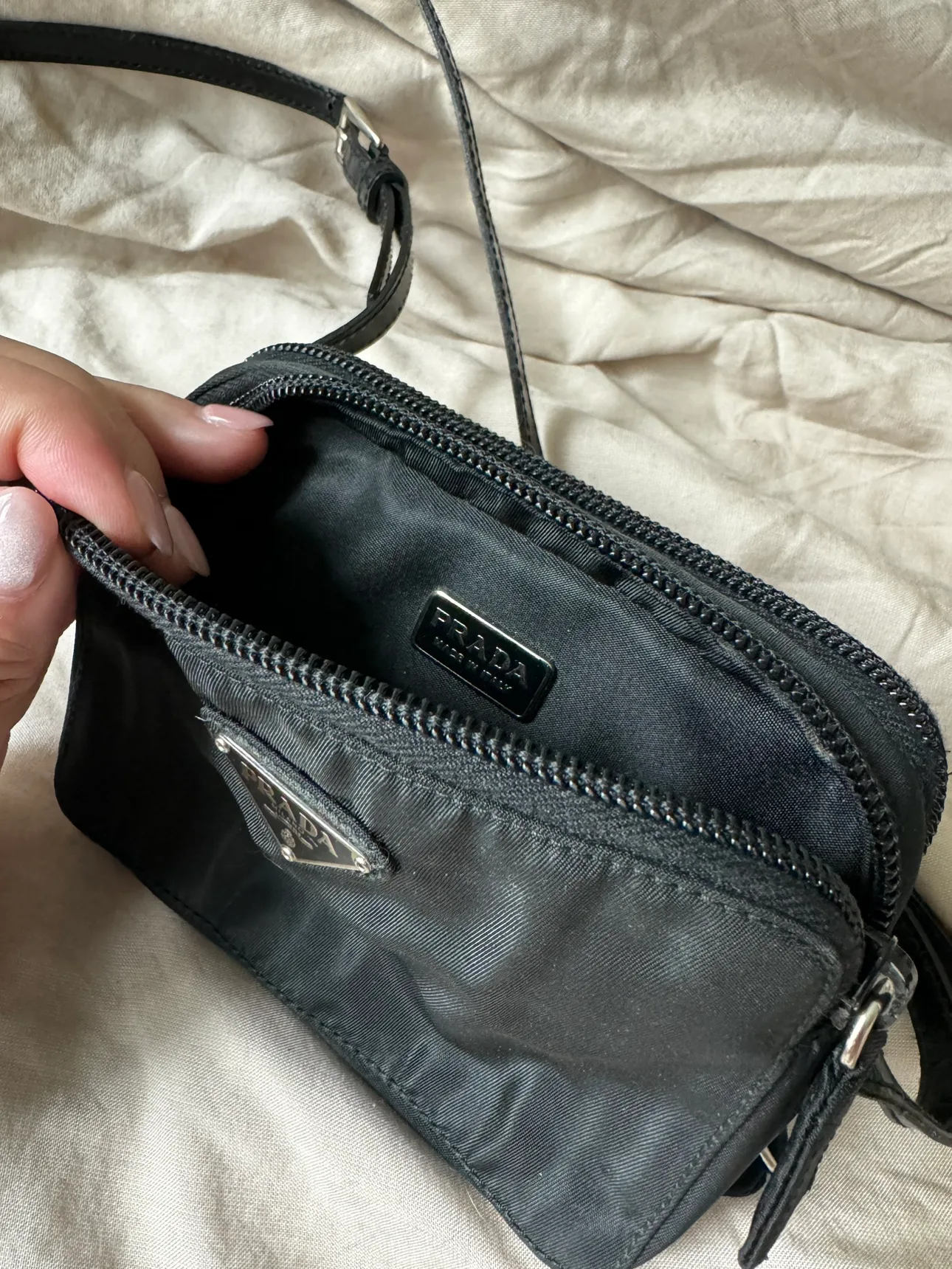 Prada Wallet on chain image indicator(3)