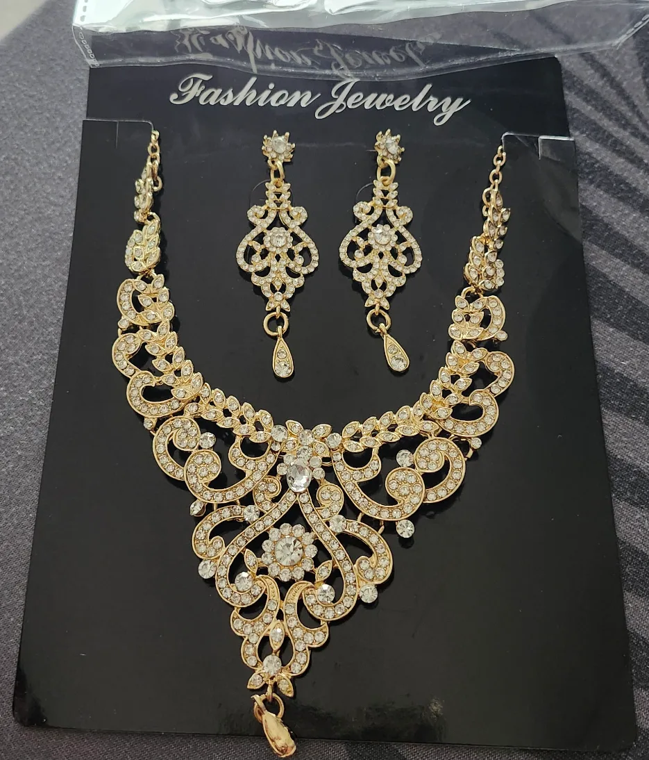 Gold Tone Crystal Necklace and Earrings Set image indicator(2)