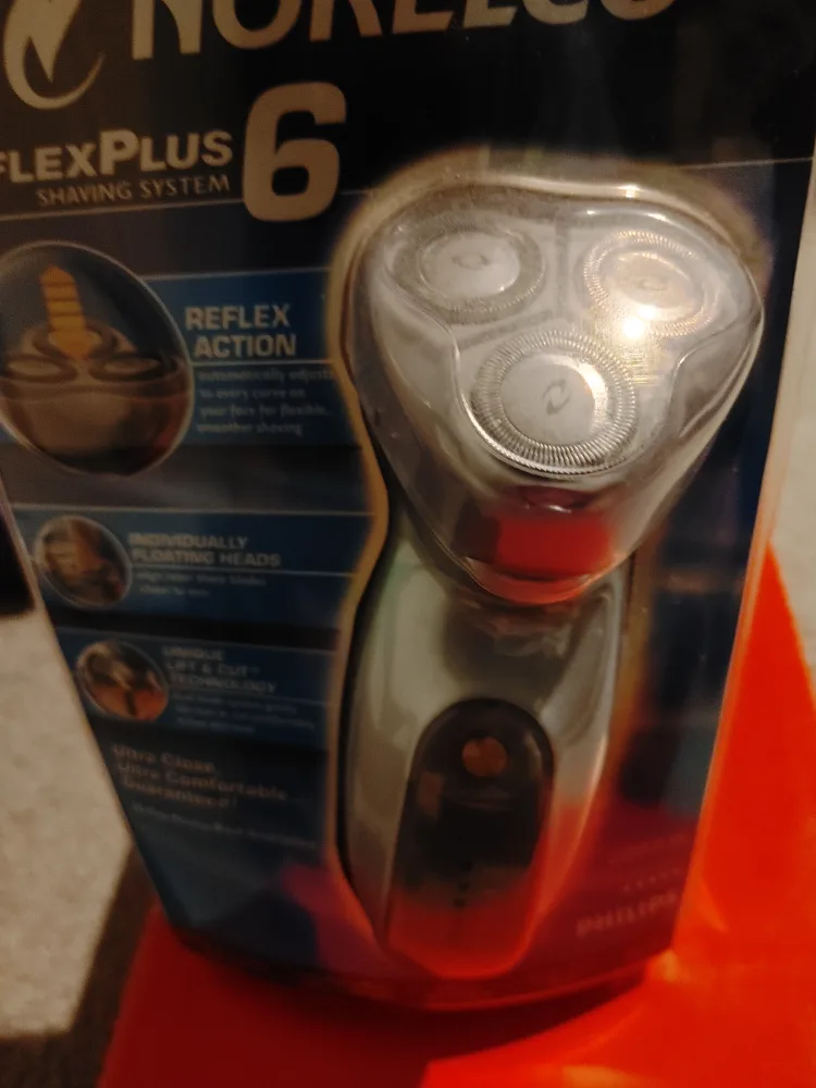 🥕NORELCO PHILIPS MENS SHAVER BRAND NEW MADE IN HOLLAND! image indicator(2)