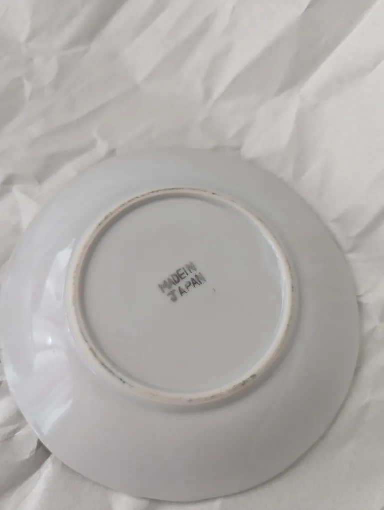 Set of 3 vintage saucers image indicator(7)