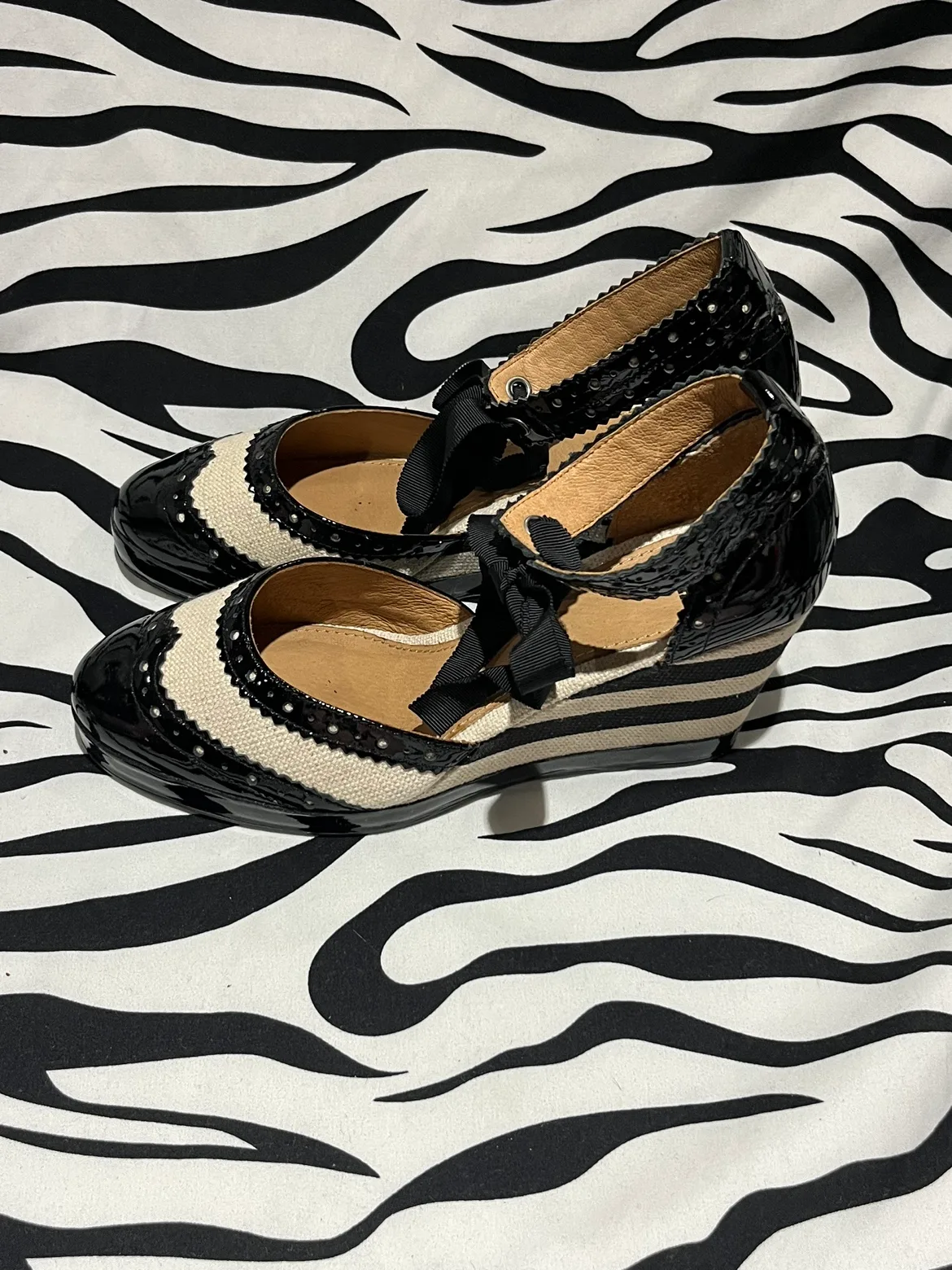 Annie Sui Size 9 Wedge Heel Shoes image indicator(8)