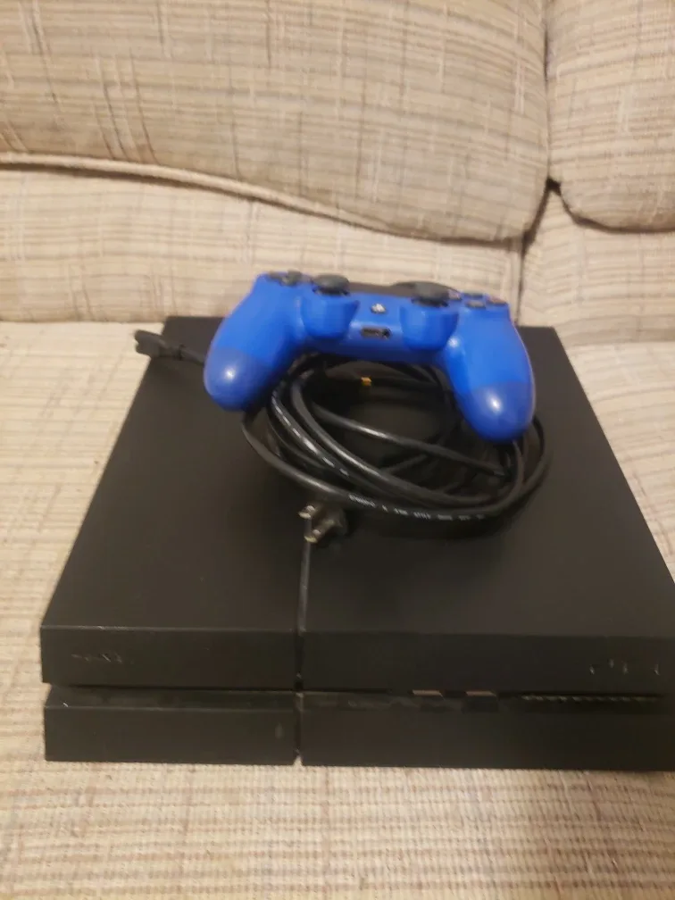 PS4 Console with Controller image indicator(2)